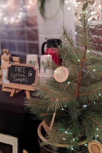 00100lrPORTRAIT_00100_BURST20191214104957865_COVER